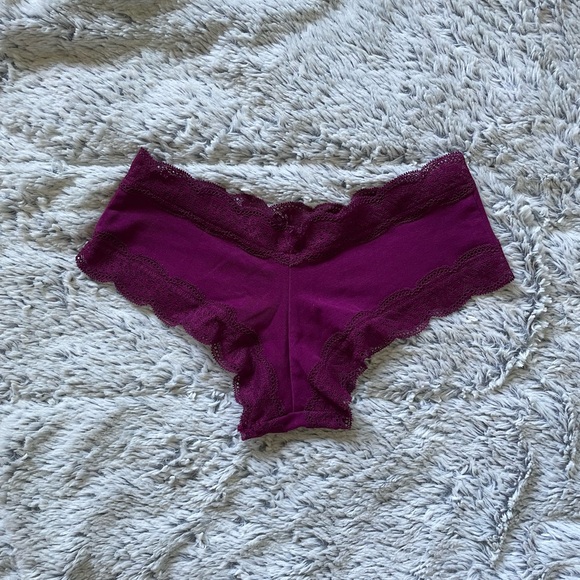 New Victoria’s Secret Pink undies - Picture 2 of 3